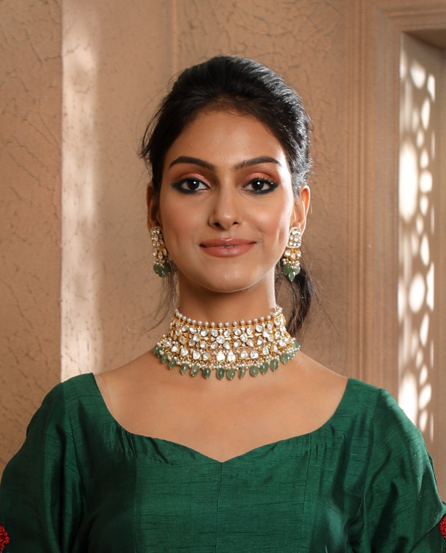 Savanya Choker