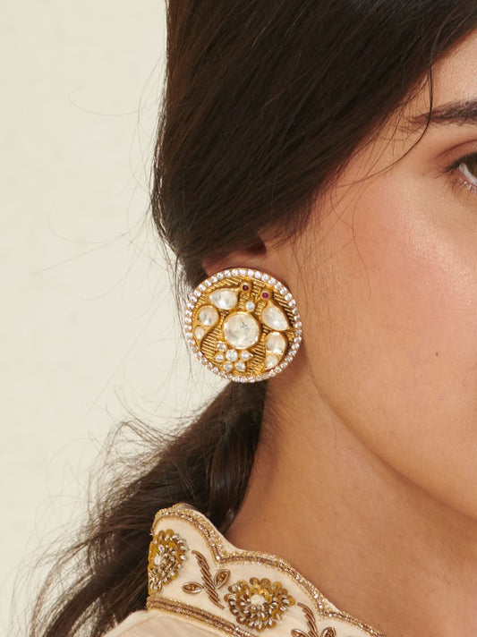 Featuring an 18kt gold plated 92.5 silver polki bird motif textured round ear studs.