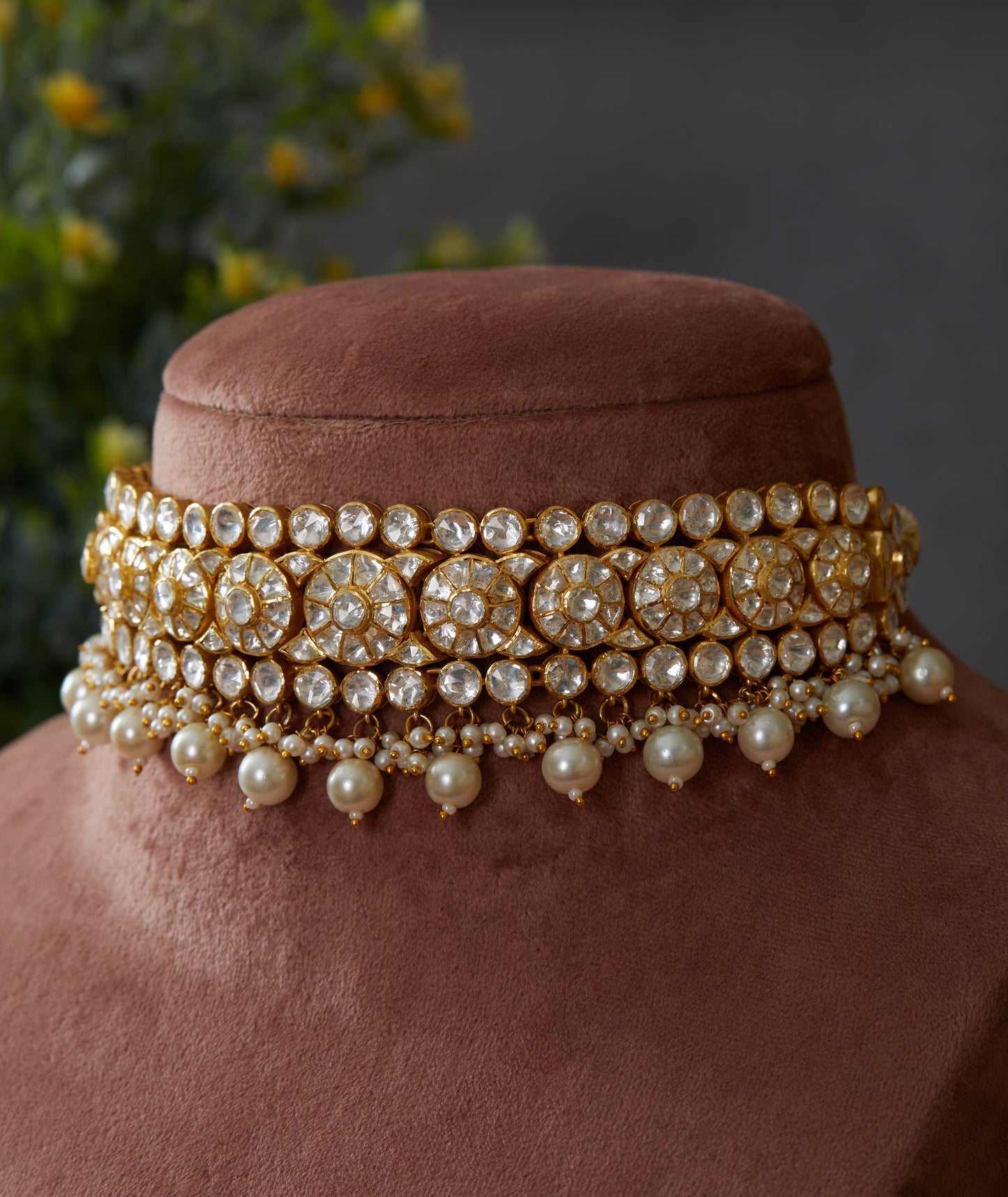 Featuring an 18kt gold plated 92.5 silver Vellore polki round motif choker with fresh water pearls.