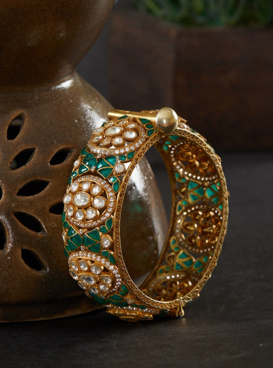 Silver Moissanite Polki Oval Motif Kada with Green Utrai.