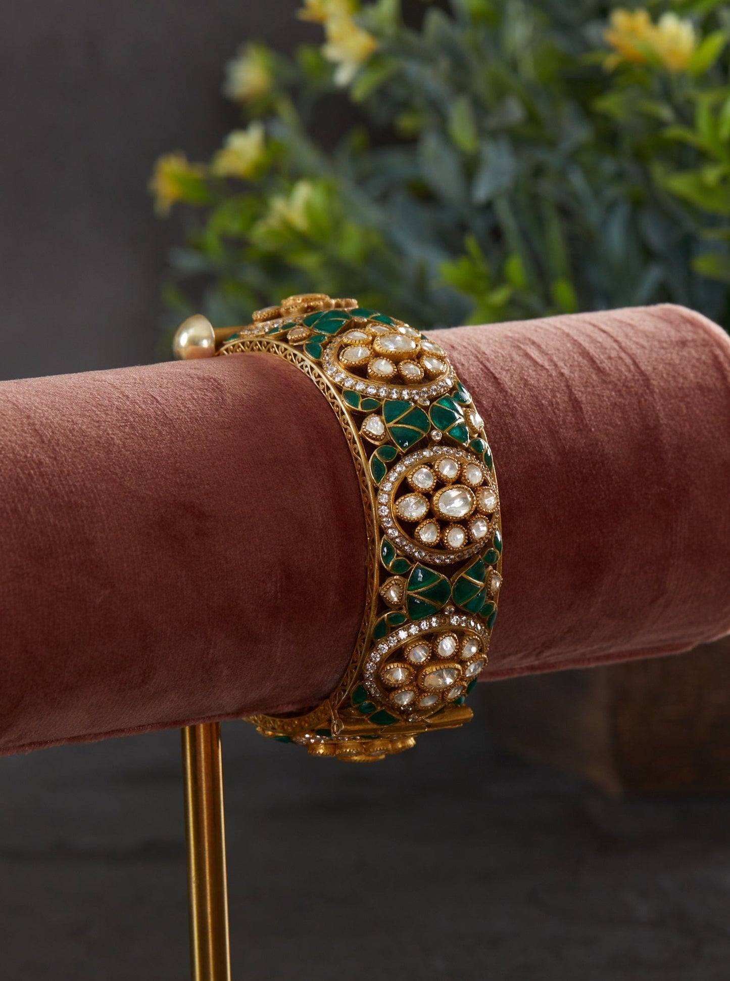 Silver Moissanite Polki Oval Motif Kada with Green Utrai.