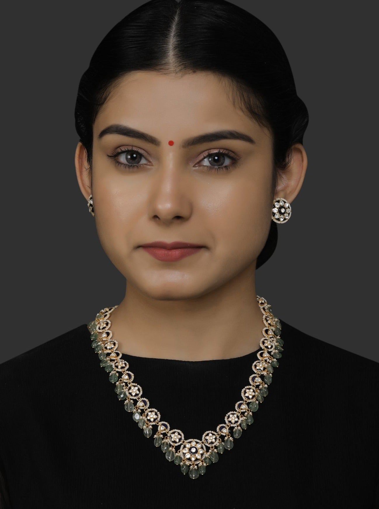 Emerald and polki necklace set