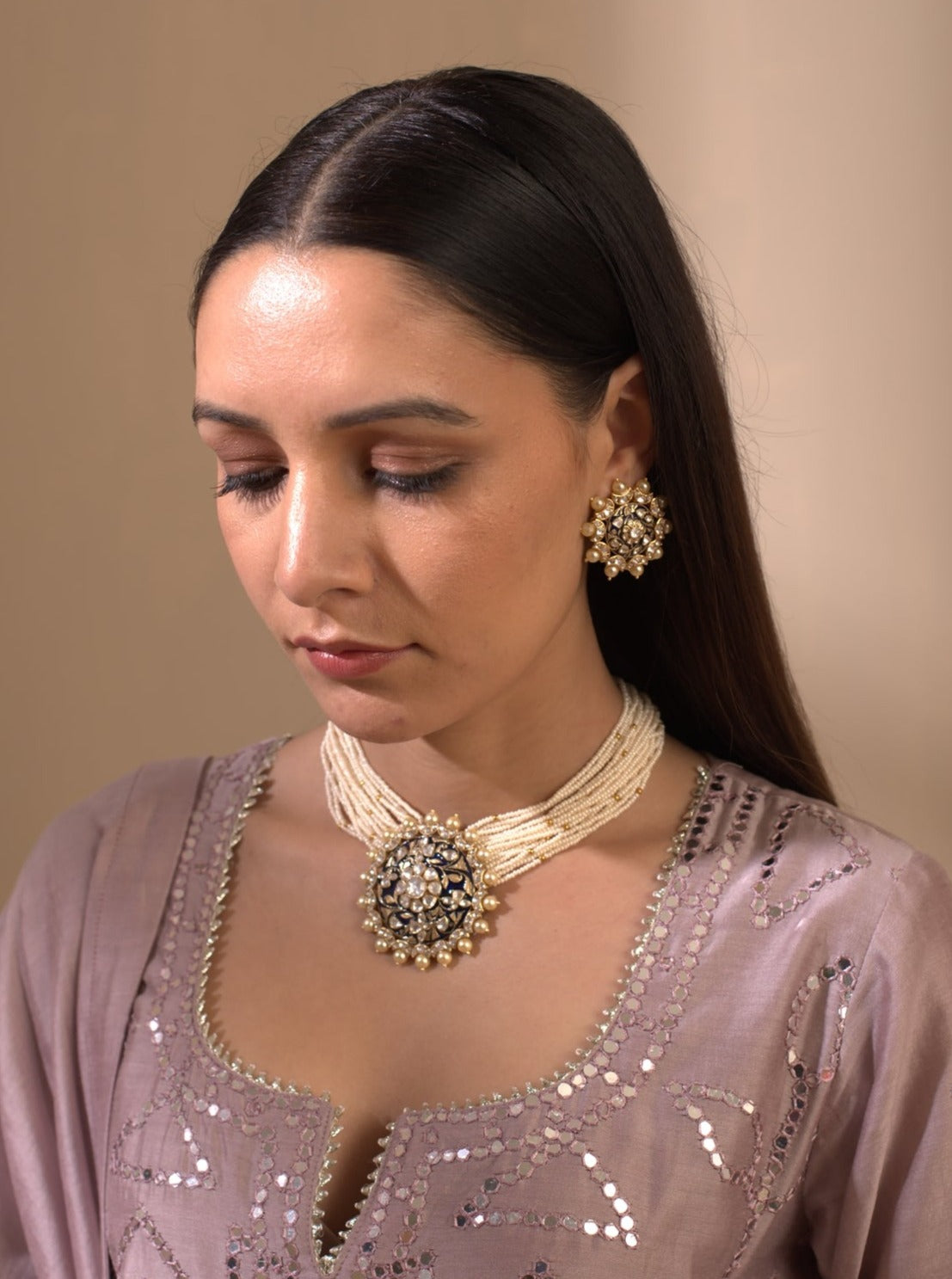 Necklace kaari